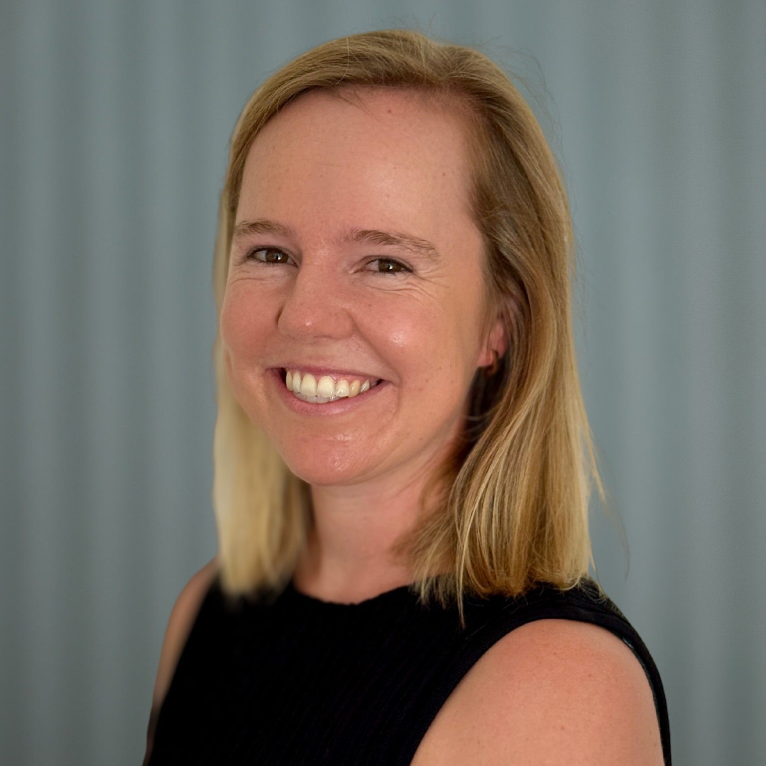 Dr. Emma Cumming